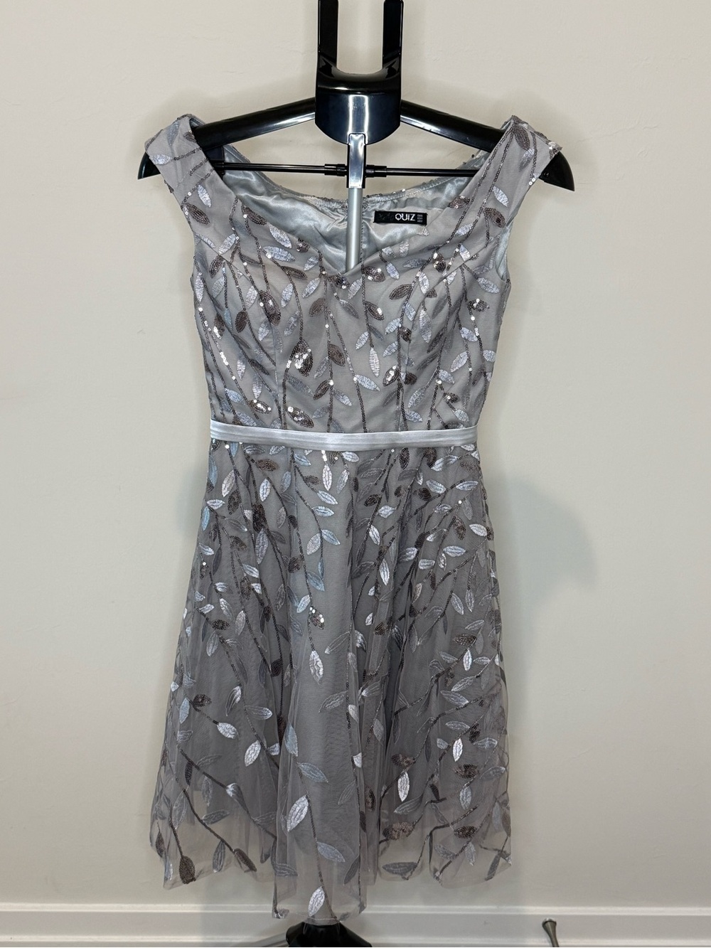 Quiz Silver Gray Sequin Embroidered Fit & Flare Dress Formal Homecoming Party - Picture 2 of 13
